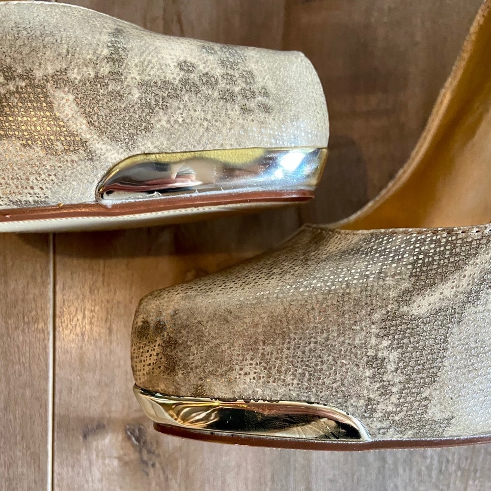Heart in D Metallic Python Platform Heels - Picture 9 of 13